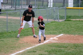 2005-05-14-Chance-Tball-30-running-to-home-plate.JPG