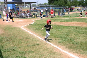 2005-05-14-Chance-Tball-41-running.JPG