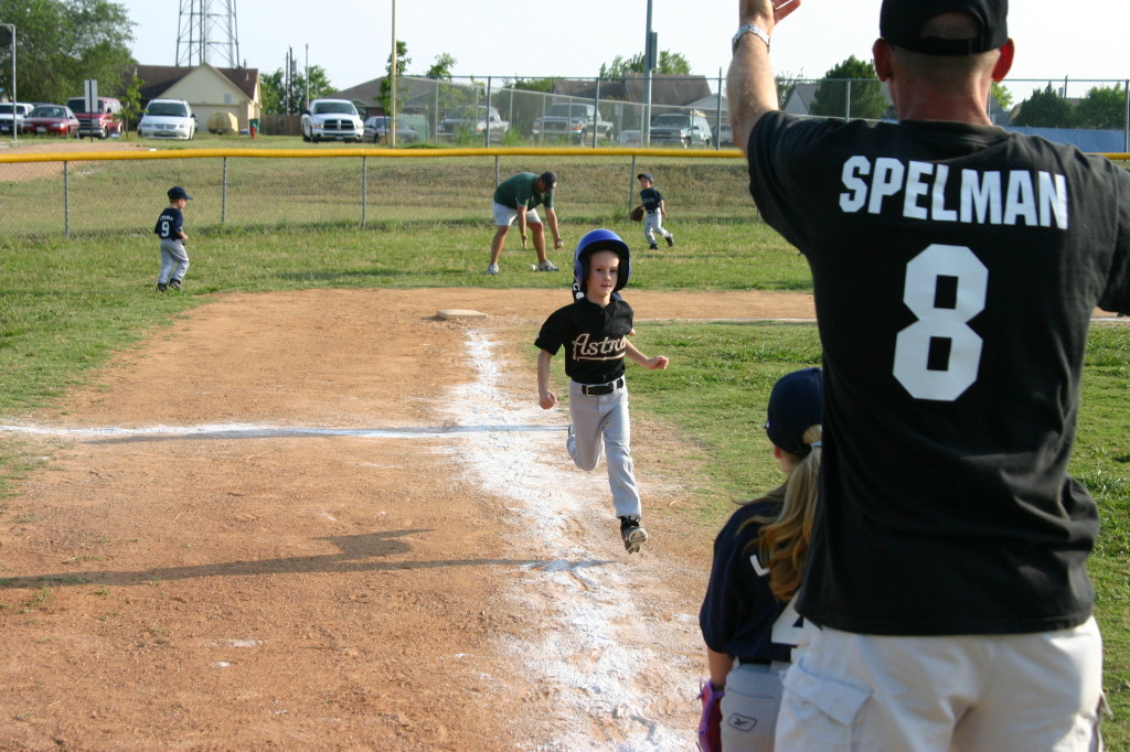 2005-05-25-Chance-Tball-15-running-fast.JPG
