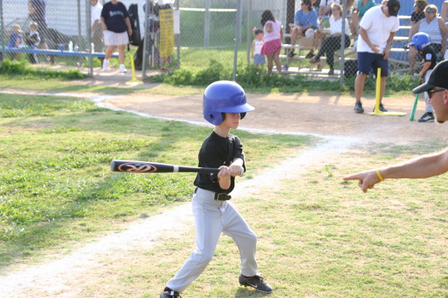 2005-05-25-Chance-Tball-04-batting-warmup.JPG