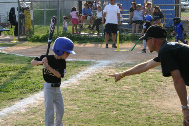2005/05(May)/25th-Chance-Tball/640x480_2005-05-25-Chance-Tball-05-batting-warmup.JPG