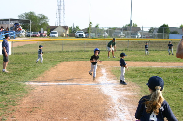 2005-05-25-Chance-Tball-14-running-fast.JPG