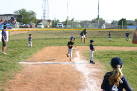2005-05-25-Chance-Tball-14-running-fast.JPG