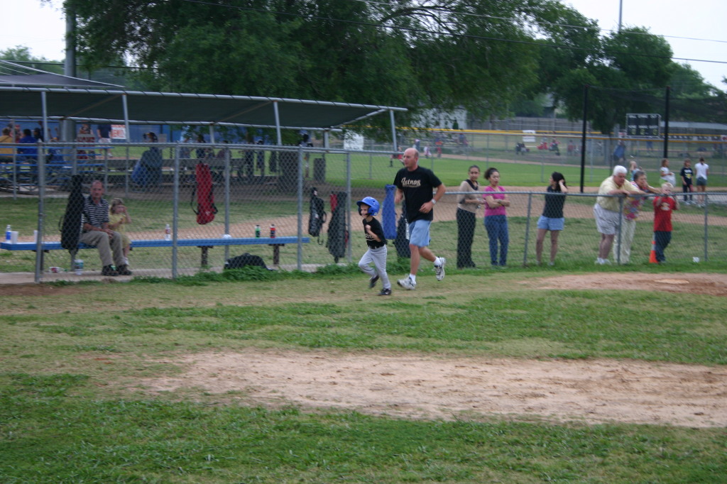 2005/05(May)/9th-Chance-Tball/1024x768_2005-05-09-T-ball-Chance-09.JPG