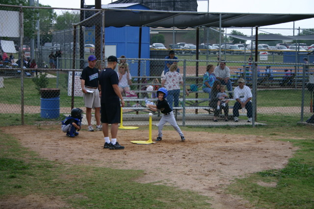 2005/05(May)/9th-Chance-Tball/640x480_2005-05-09-T-ball-Chance-03.JPG
