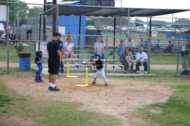 2005/05(May)/9th-Chance-Tball/640x480_2005-05-09-T-ball-Chance-05.JPG
