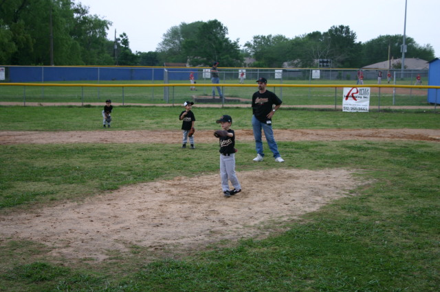 2005/05(May)/9th-Chance-Tball/640x480_2005-05-09-T-ball-Chance-18-pitcher.JPG