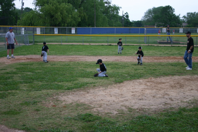 2005/05(May)/9th-Chance-Tball/640x480_2005-05-09-T-ball-Chance-23-pitcher.JPG