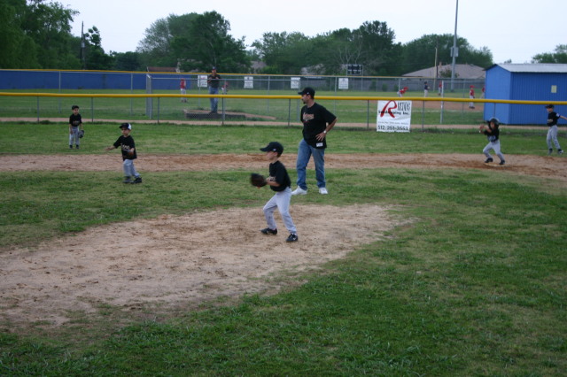 2005/05(May)/9th-Chance-Tball/640x480_2005-05-09-T-ball-Chance-27-pitcher.JPG