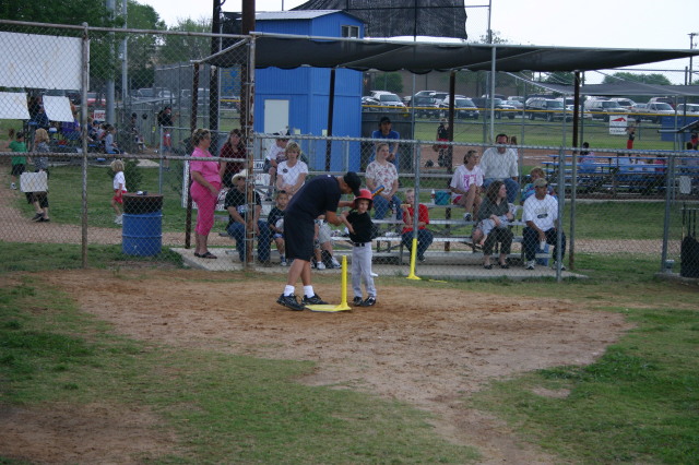 2005/05(May)/9th-Chance-Tball/640x480_2005-05-09-T-ball-Chance-28.JPG