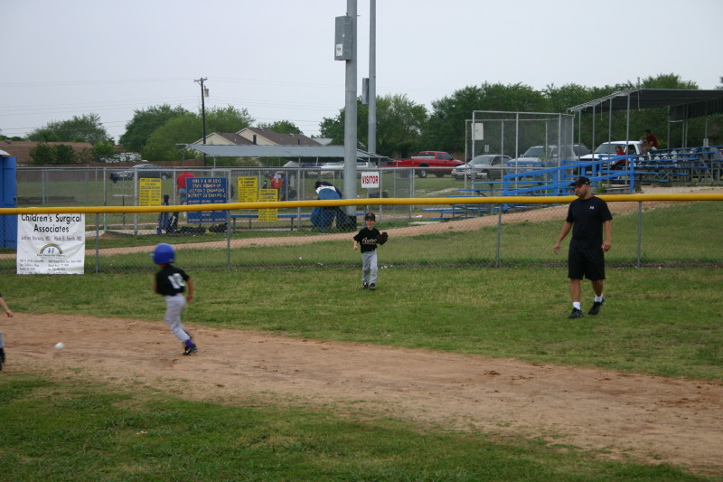 2005/05(May)/9th-Chance-Tball/2005-05-09-T-ball-Chance-01.JPG