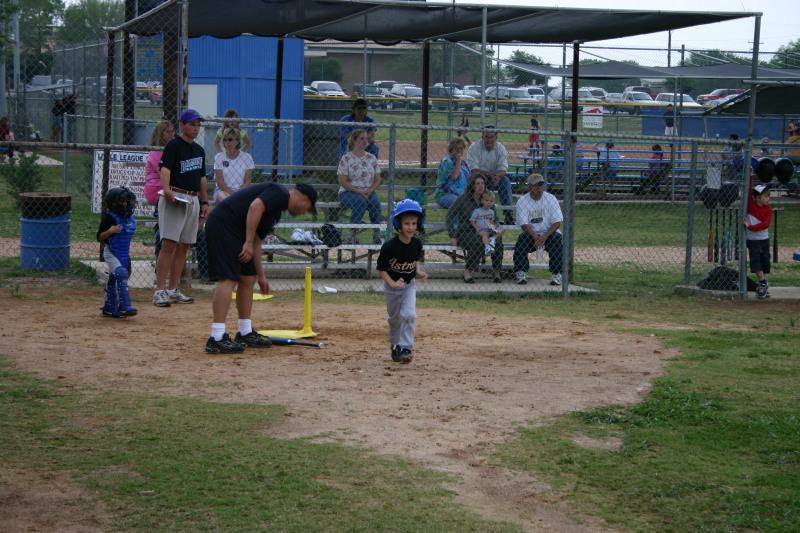 2005/05(May)/9th-Chance-Tball/800x600_2005-05-09-T-ball-Chance-06.JPG