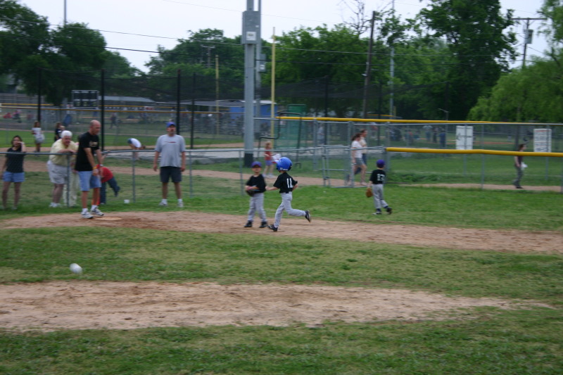 2005/05(May)/9th-Chance-Tball/800x600_2005-05-09-T-ball-Chance-08.JPG