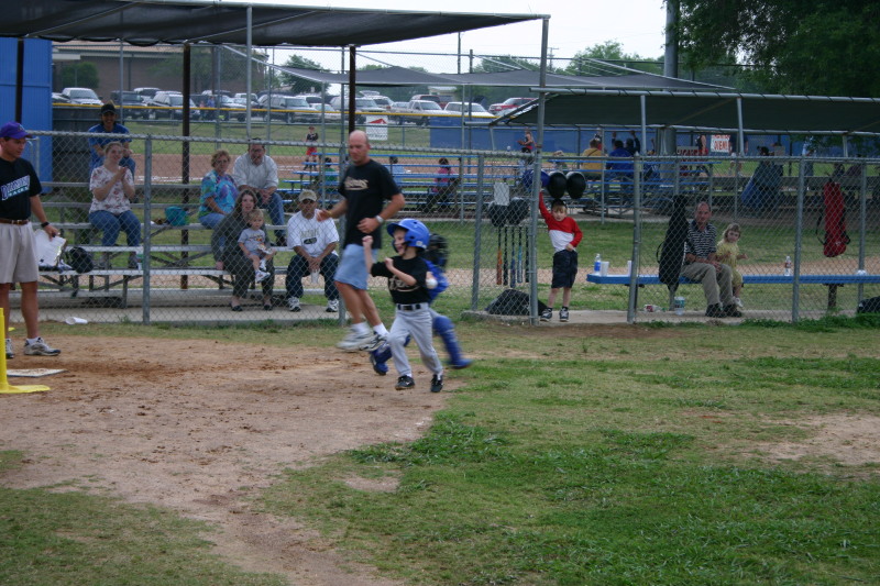 2005/05(May)/9th-Chance-Tball/800x600_2005-05-09-T-ball-Chance-11.JPG