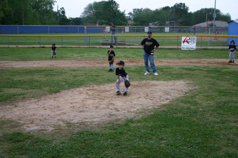 2005-05-09-T-ball-Chance-22-pitcher.JPG