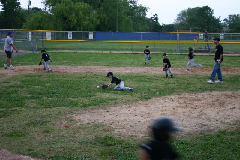 2005-05-09-T-ball-Chance-24-pitcher.JPG