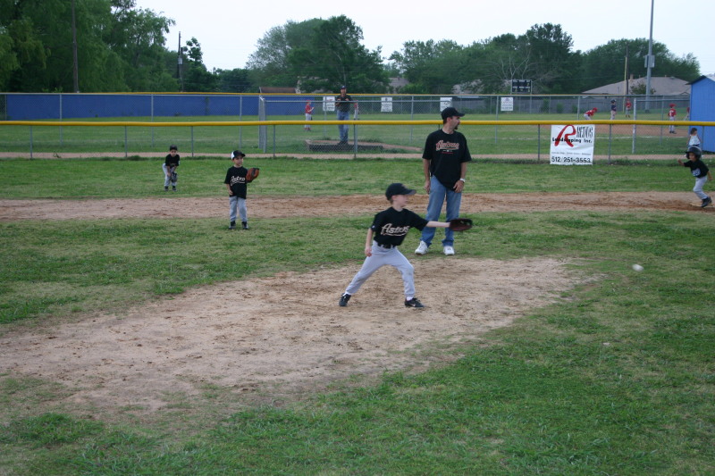 2005-05-09-T-ball-Chance-26-pitcher.JPG