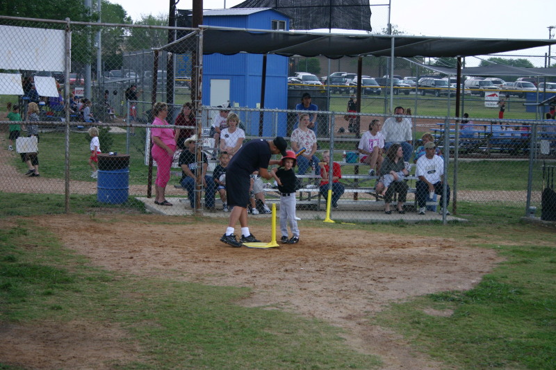 2005/05(May)/9th-Chance-Tball/800x600_2005-05-09-T-ball-Chance-28.JPG
