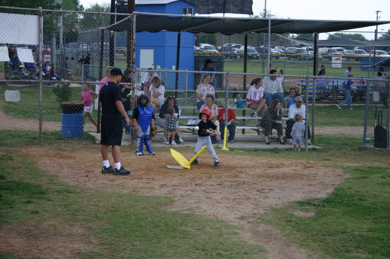 2005/05(May)/9th-Chance-Tball/800x600_2005-05-09-T-ball-Chance-29.JPG