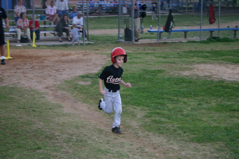 2005/05(May)/9th-Chance-Tball/800x600_2005-05-09-T-ball-Chance-31.JPG