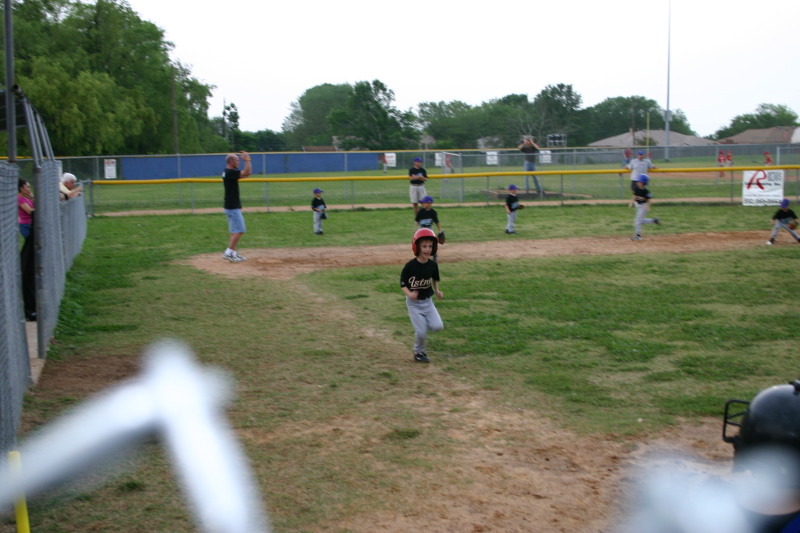 2005/05(May)/9th-Chance-Tball/800x600_2005-05-09-T-ball-Chance-32.JPG