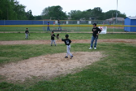 2005-05-09-T-ball-Chance-21-pitcher.JPG
