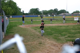2005-05-09-T-ball-Chance-32.JPG