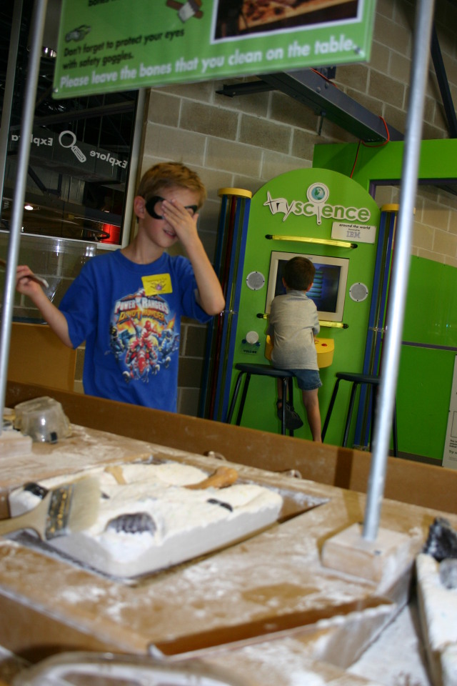 2005/05(May)/Austin-Childrens-Museum/640x480_2005-05-07-Childrens-Museum-37-Chance-Dax.JPG