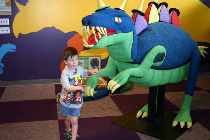 2005/05(May)/Austin-Childrens-Museum/800x600_2005-05-07-Childrens-Museum-17-Dax.JPG