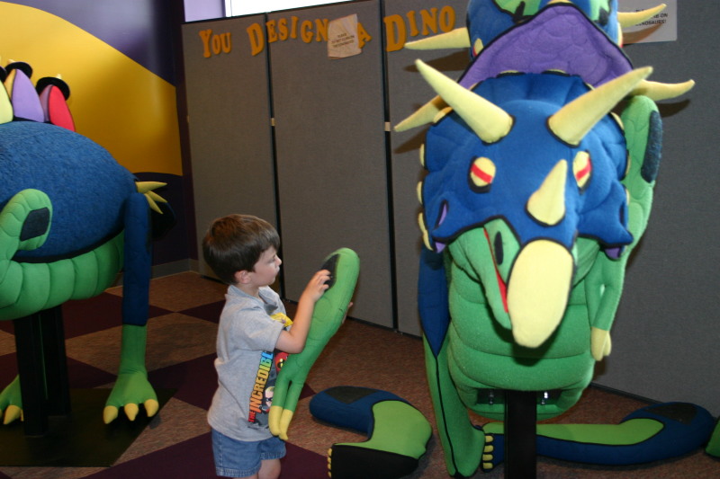 2005/05(May)/Austin-Childrens-Museum/800x600_2005-05-07-Childrens-Museum-19-Dax.JPG