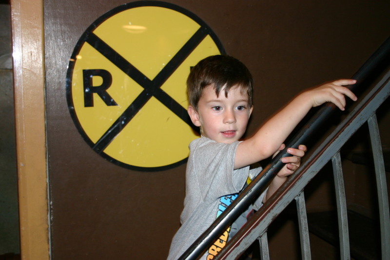 2005/05(May)/Austin-Childrens-Museum/800x600_2005-05-07-Childrens-Museum-25-Dax.JPG