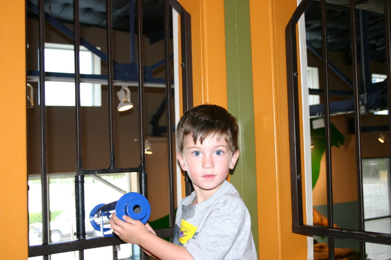 2005/05(May)/Austin-Childrens-Museum/800x600_2005-05-07-Childrens-Museum-28-Dax.JPG