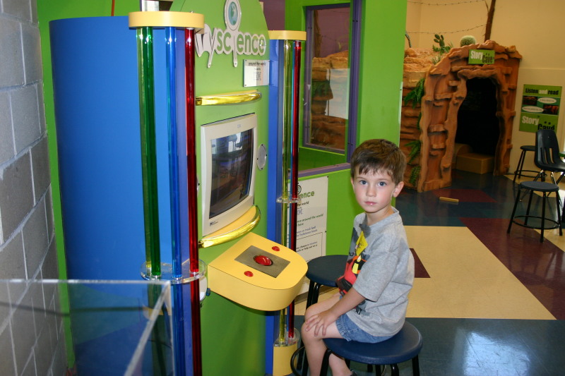 2005/05(May)/Austin-Childrens-Museum/800x600_2005-05-07-Childrens-Museum-39-Dax.JPG