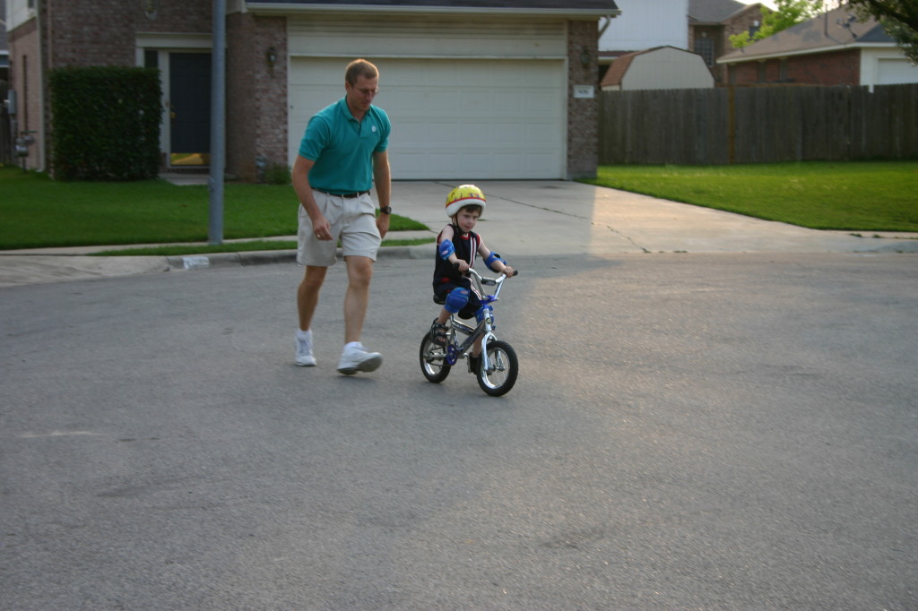 2005/05(May)/Biking/1024x768_2005-05-12-bikes-02-Dax-Travis.JPG