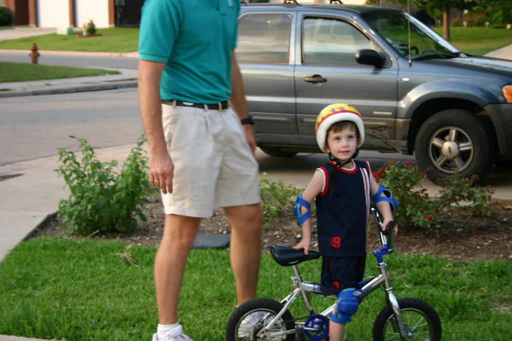 2005/05(May)/Biking/1024x768_2005-05-12-bikes-06-Dax-Travis.JPG