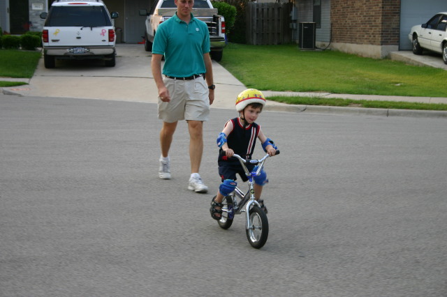 2005/05(May)/Biking/640x480_2005-05-12-bikes-11-Dax-Travis.JPG