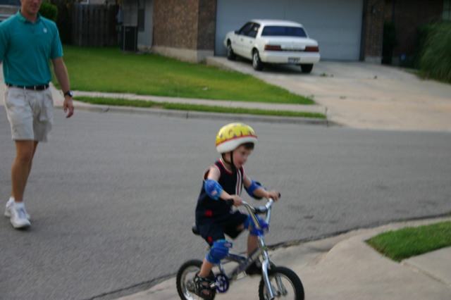 2005/05(May)/Biking/640x480_2005-05-12-bikes-12-Dax-Travis.JPG