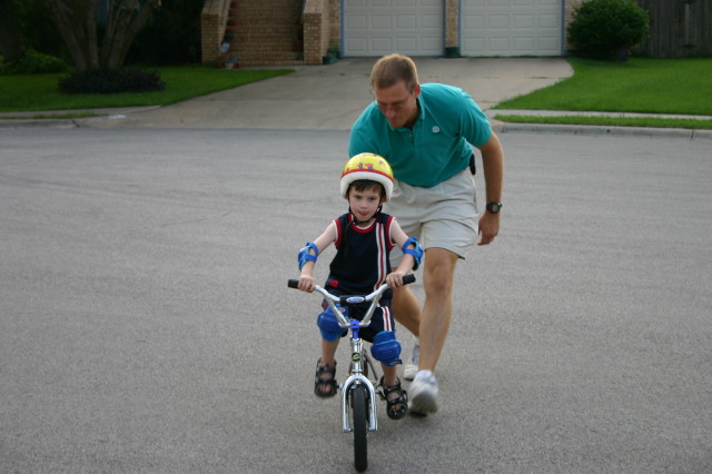 2005/05(May)/Biking/640x480_2005-05-12-bikes-18-Dax-Travis.JPG
