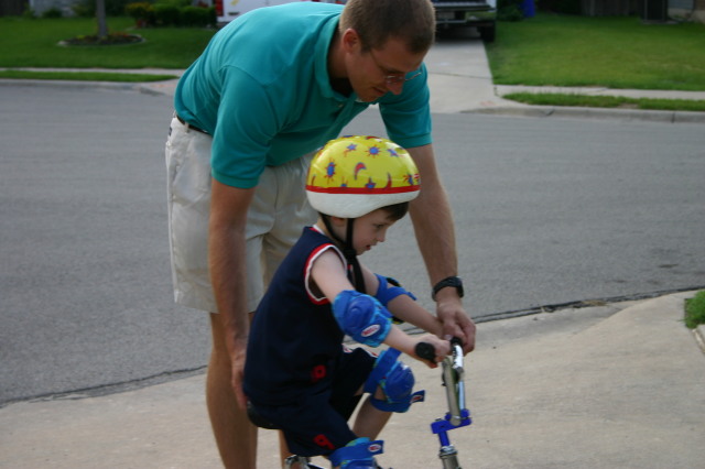 2005/05(May)/Biking/640x480_2005-05-12-bikes-20-Dax-Travis.JPG