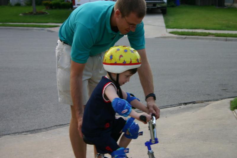 2005/05(May)/Biking/800x600_2005-05-12-bikes-20-Dax-Travis.JPG