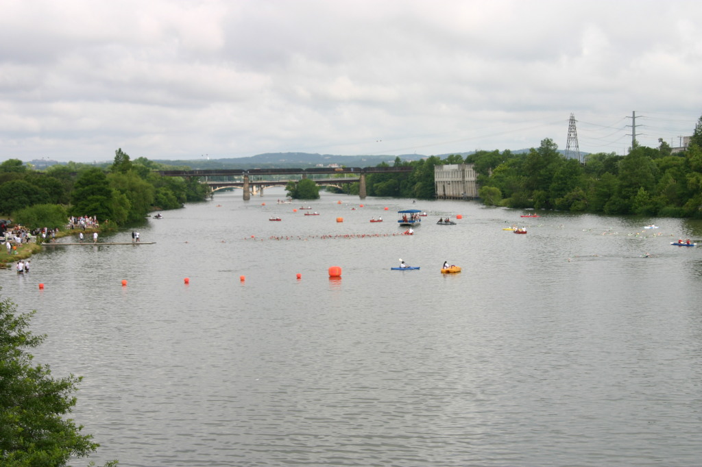 2005/05(May)/CapTexTriathlon/1024x768_2005-05-30-CapTexTri-11-swimmers.JPG