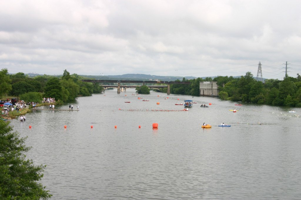 2005/05(May)/CapTexTriathlon/1024x768_2005-05-30-CapTexTri-12-swimmers.JPG
