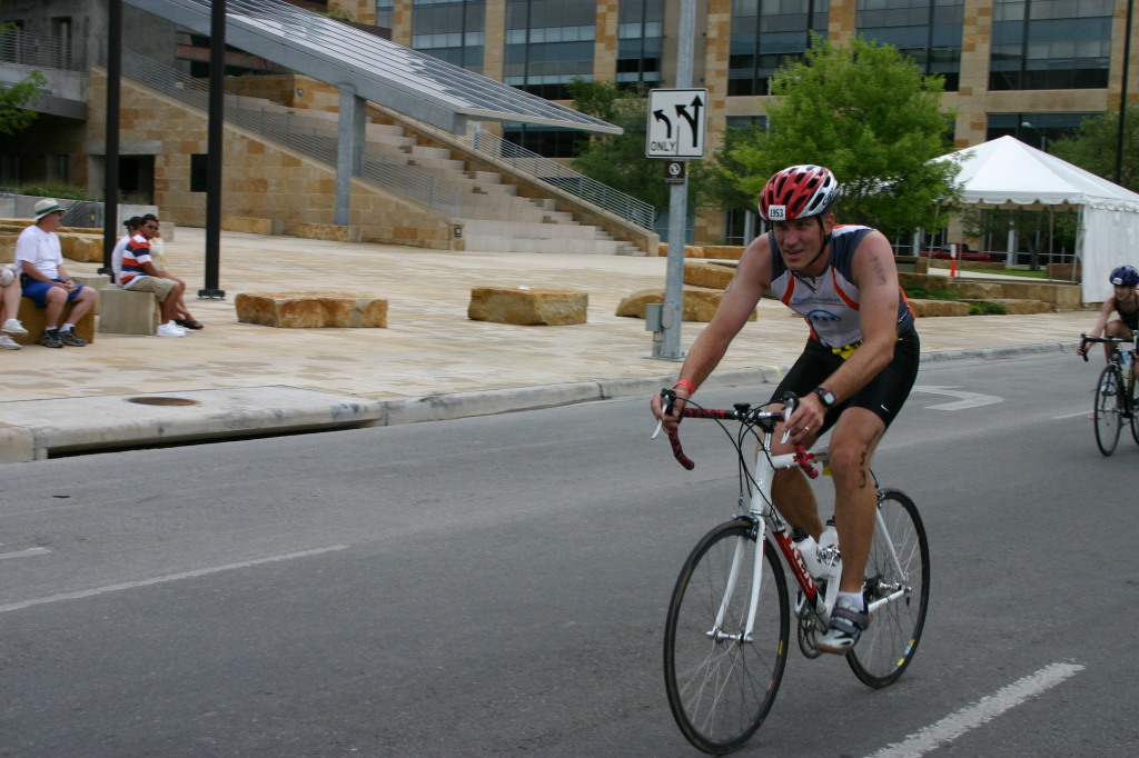 2005/05(May)/CapTexTriathlon/1024x768_2005-05-30-CapTexTri-25-Travis-bike.JPG