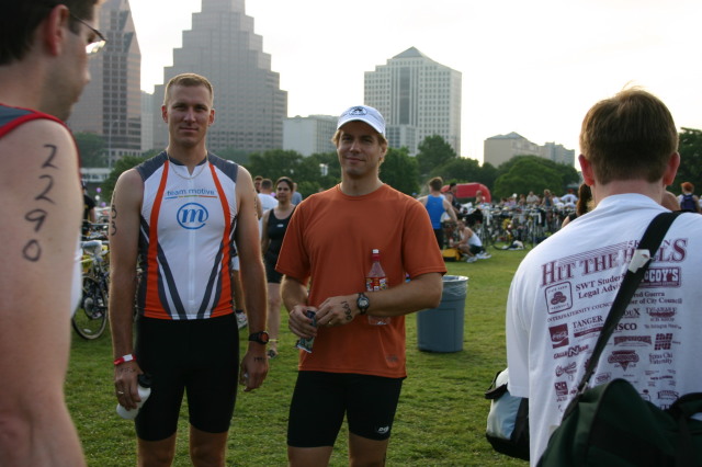 2005/05(May)/CapTexTriathlon/640x480_2005-05-30-CapTexTri-03-Travis-Ben.JPG