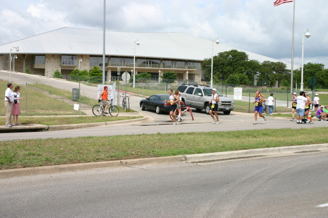 2005/05(May)/CapTexTriathlon/640x480_2005-05-30-CapTexTri-47-Ben-run.JPG