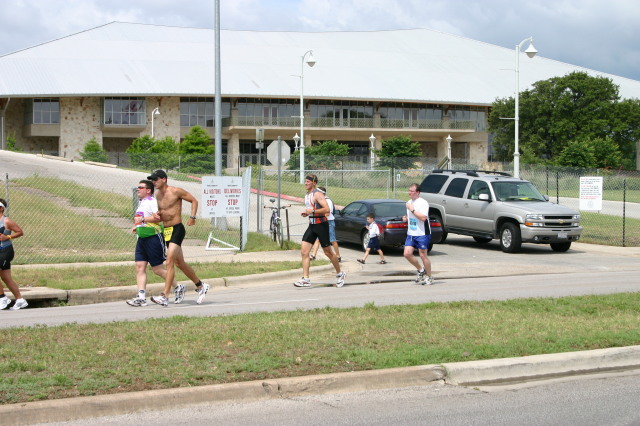 2005-05-30-CapTexTri-50-Travis-run.JPG