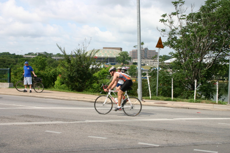 2005-05-30-CapTexTri-37-Travis-bike.JPG