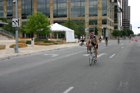 2005-05-30-CapTexTri-24-Travis-bike.JPG