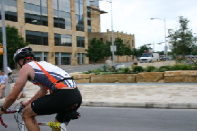 2005-05-30-CapTexTri-26-Travis-bike.JPG