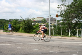 2005-05-30-CapTexTri-37-Travis-bike.JPG